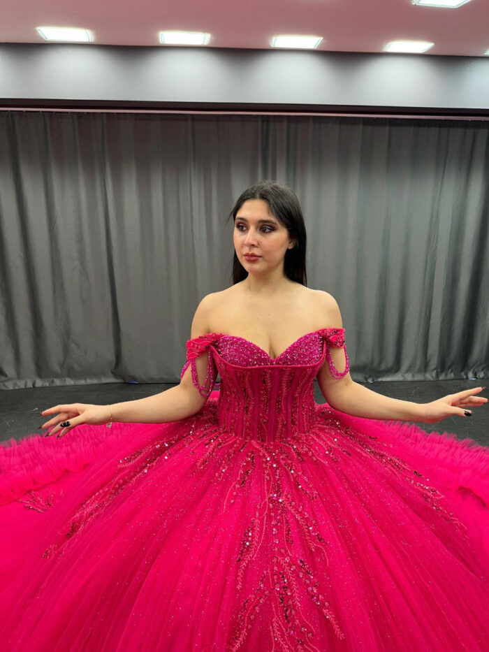 Vestido de quinceañera fucsia - Imagen 4