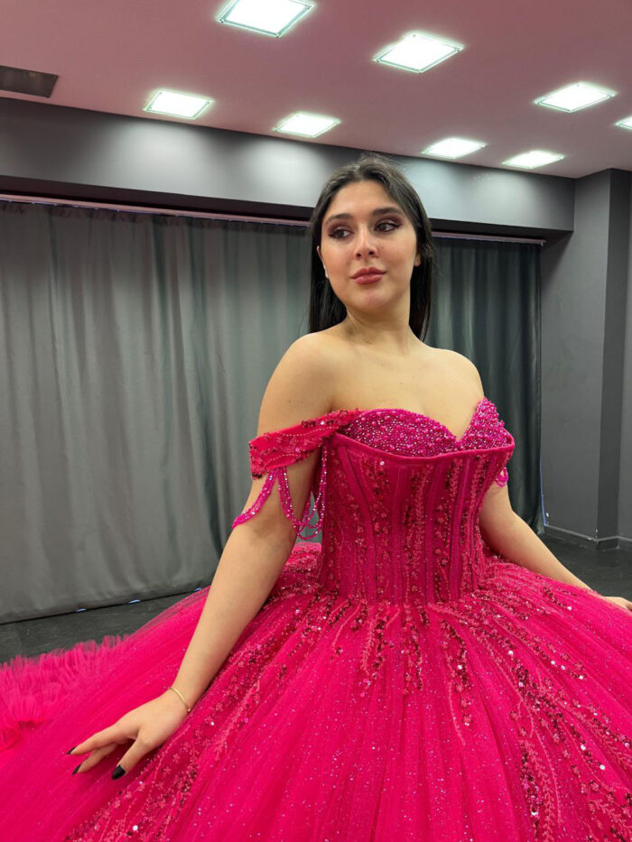 Vestido de quinceañera fucsia - Imagen 2
